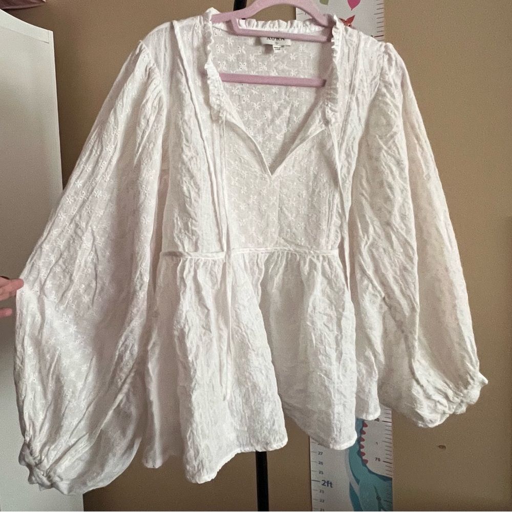 AURA White Boho Peasant Top – Embroidered - Pre-owned